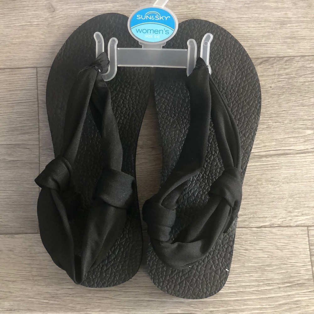 Women’s black sandals